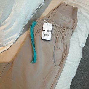 Brand new high waisted figs Zamora scrub joggers in boulder